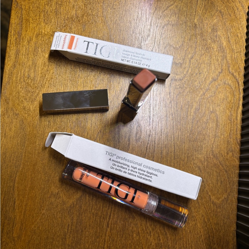 TIGI Professional diamond Lipstick ‘happiness’ and luxe lipgloss in ‘knockout’